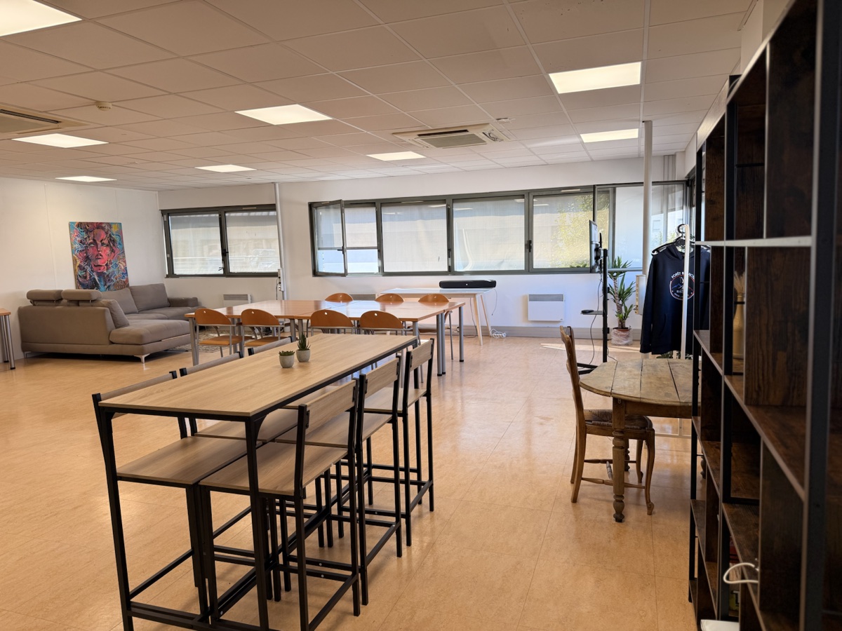 Vue d’ensemble de l’espace de coworking du Cocon